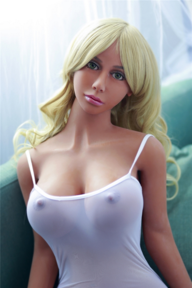 En Stock: Sex doll Mathilde 165cm Gros seins